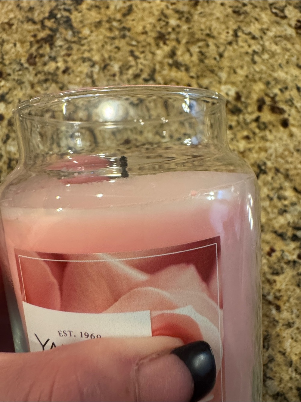 Yankee Candle “fresh cut Roses” Scented Large Glass Jar Candle 22 oz - Picture 4 of 5